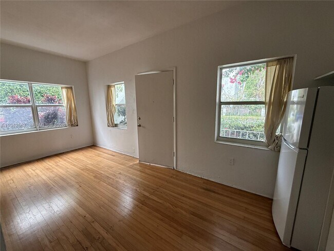 Building Photo - 1011 9th St