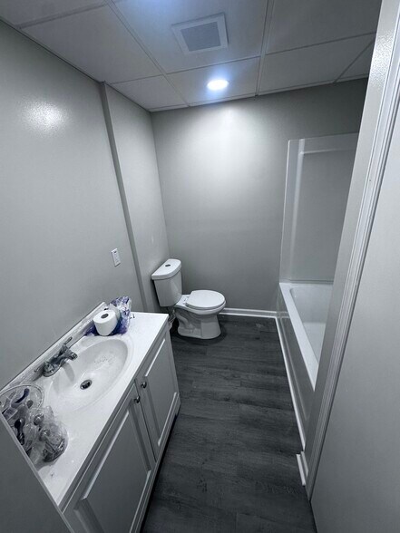 Bathroom - 6 Commonwealth Ave