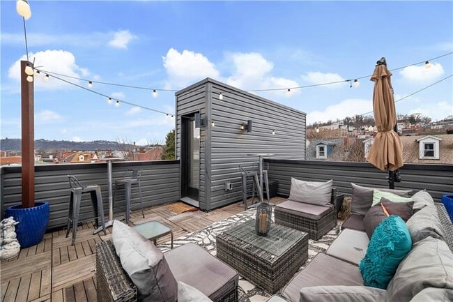 Building Photo - 5228 Dresden Wy