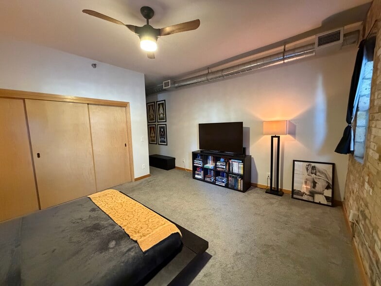 Building Photo - 523 S 9th St