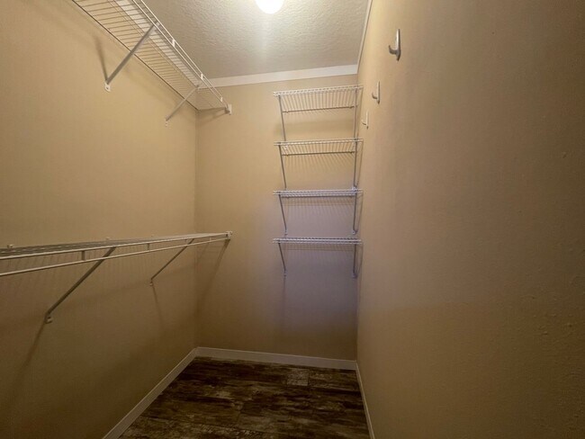 Building Photo - Quiet 3/2