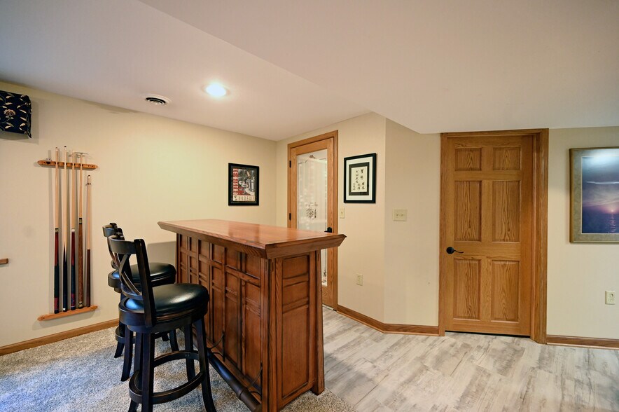 Building Photo - 202 Lac La Belle Dr