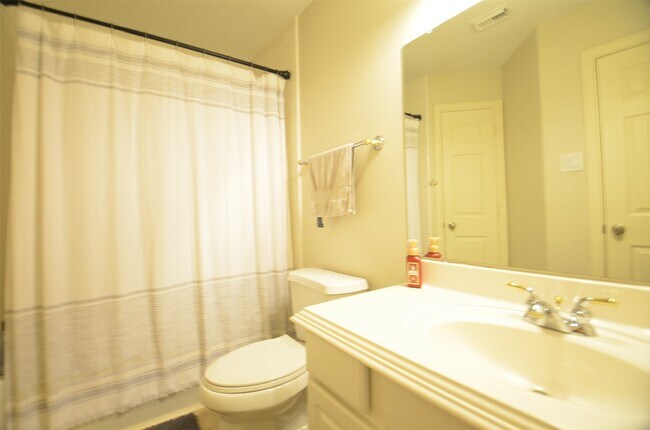 Building Photo - 1310 Wildwood Ln