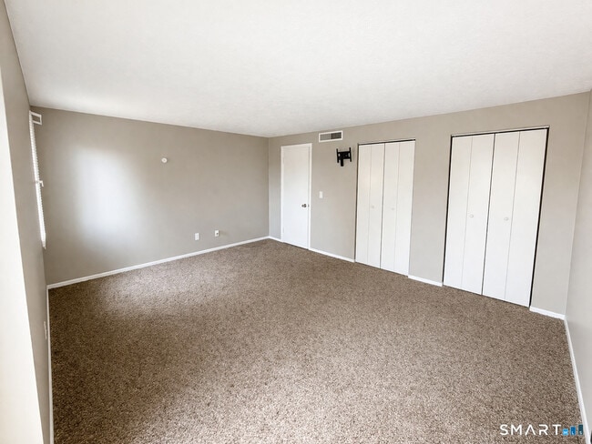 Building Photo - 210 Towne House Rd