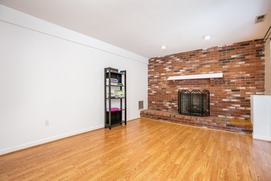 Building Photo - 80 Lancaster Dr