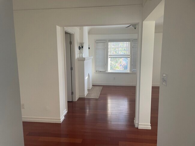 Building Photo - 2817 W 46th St