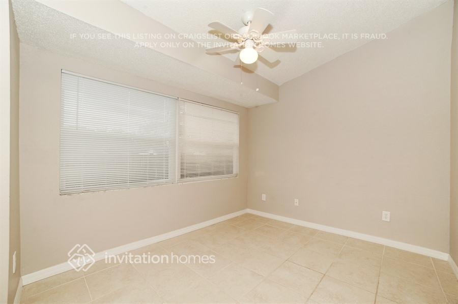 Building Photo - 2324 Fulton Way SW