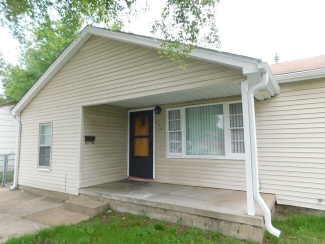 Primary Photo - Beautifully remodeled 3 bedroom/1 bath hom...