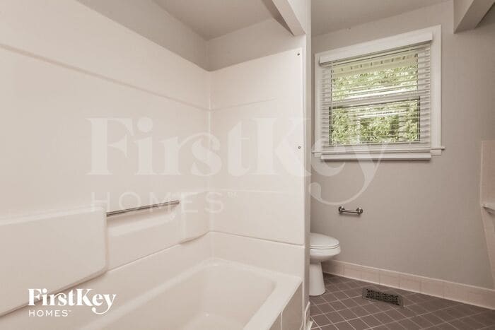 Building Photo - 3710 Plantation Dr