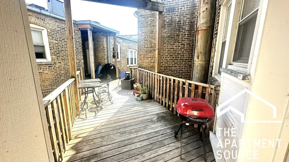 Building Photo - 1159 W Lunt Ave