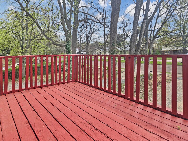 Building Photo - 1534 N Parkway