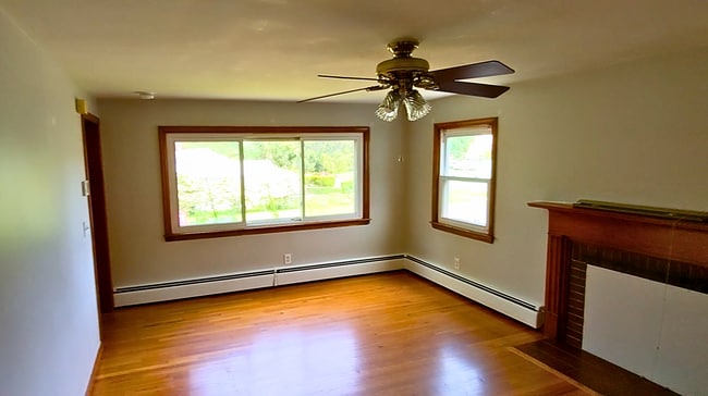 Building Photo - 4-Bedroom Ranch Available Summer 2026