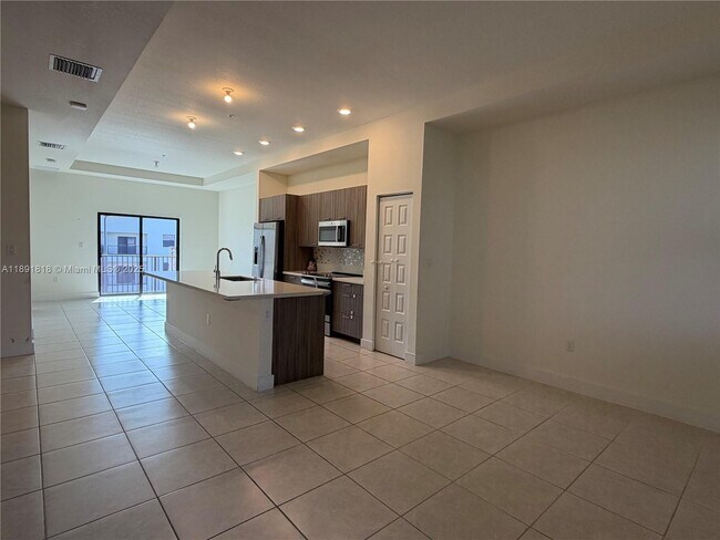 Building Photo - 7915 NW 104th Ave