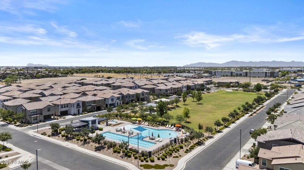 Building Photo - 1168 E Sabino Dr