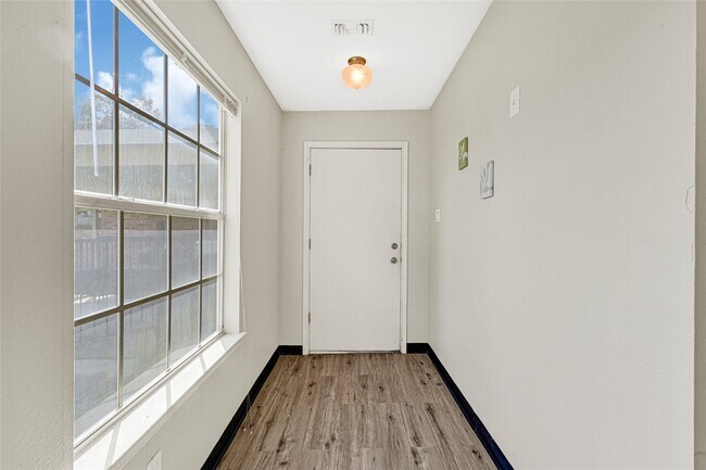 Building Photo - 1109 Frances Dr