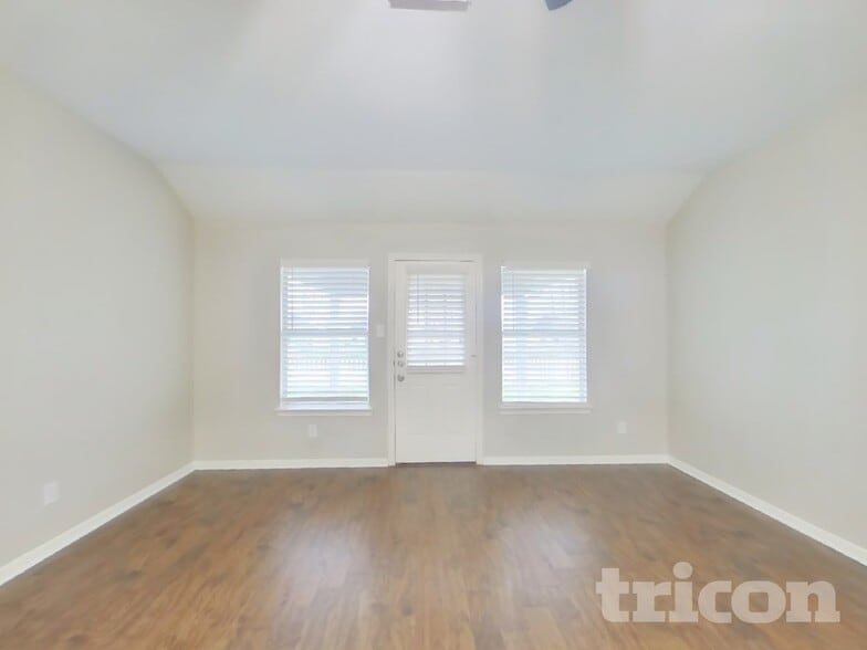 Building Photo - 5008 Asia Ln