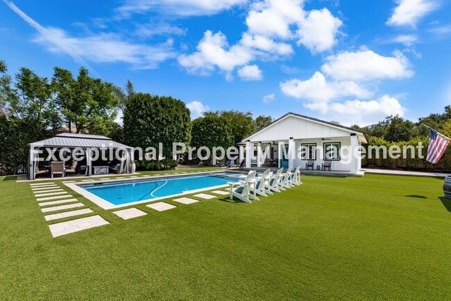 Building Photo - Amazing Executive Estate!