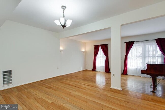 Building Photo - 4428 Holly Ave