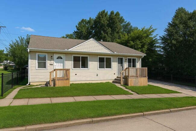 Primary Photo - 3288 W 141st St