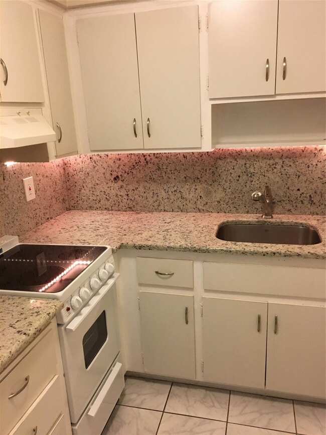 Building Photo - 1812 E Oakland Park Blvd