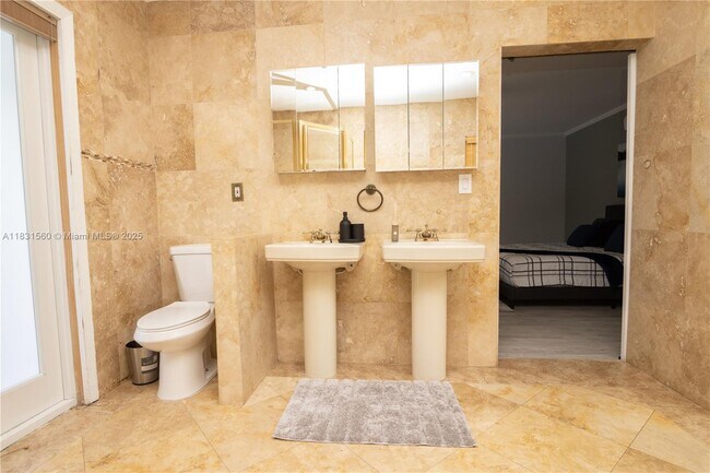 Building Photo - 413 Tamarind Dr