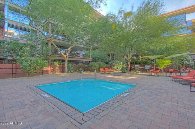 Building Photo - 7117 E Rancho Vista Dr