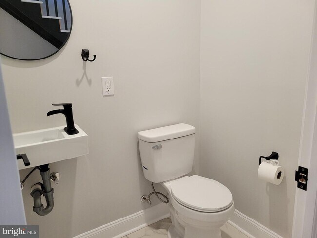 Building Photo - 412 Durfor St