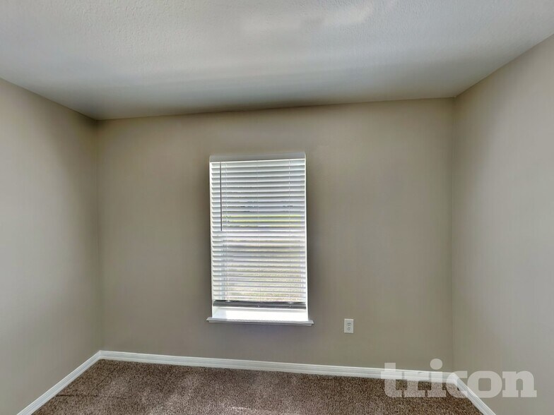 Building Photo - 339 Squires Grove Dr