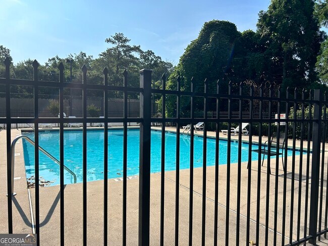 Building Photo - 3640 Dalwood Dr