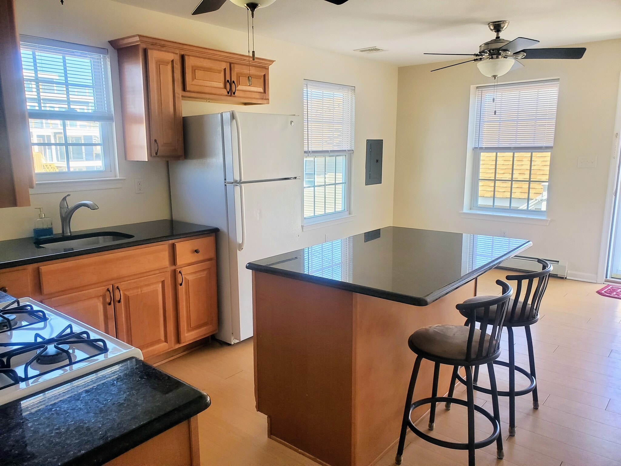 Building Photo - 213 Sheridan Ave