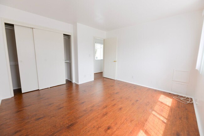 Building Photo - 248 Avenida Del Poniente