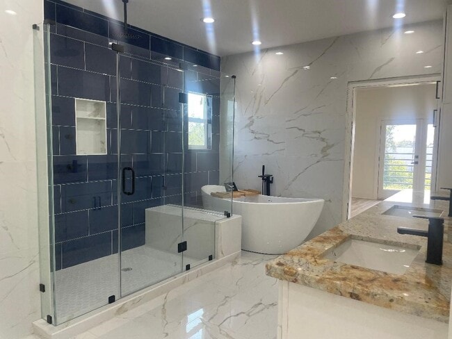 Building Photo - 201 E 37th St