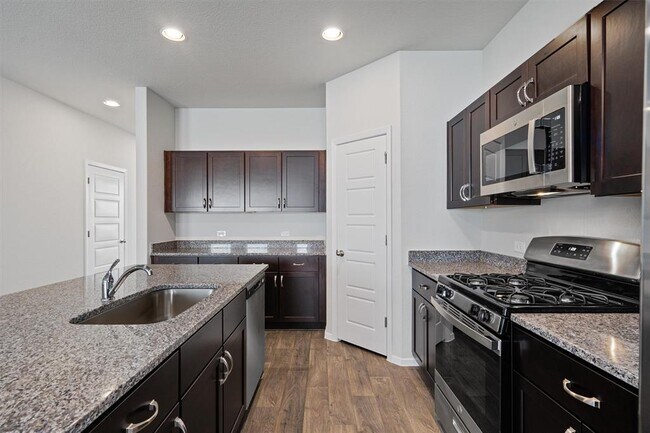 Building Photo - 621 Running Creek Dr