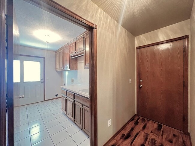 Building Photo - 113 S Mustang Rd