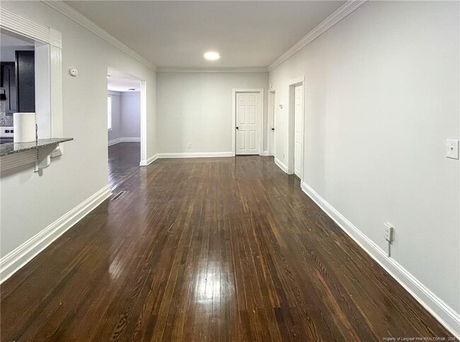 Building Photo - 123 John St