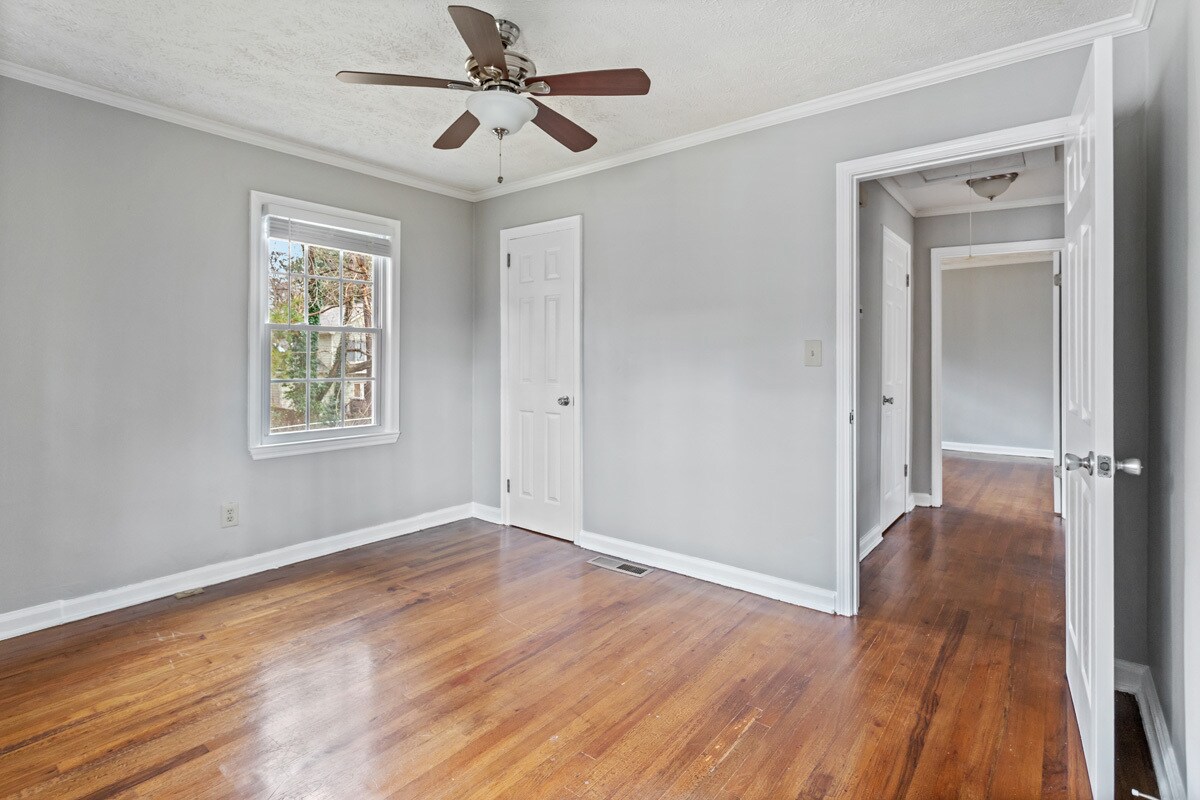 Building Photo - 1044 Ralph Rd NE