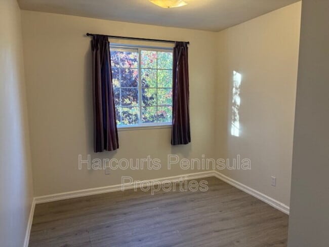 Building Photo - 3980 Broadmoor Loop