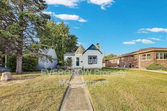 Building Photo - 5244 E 10th St