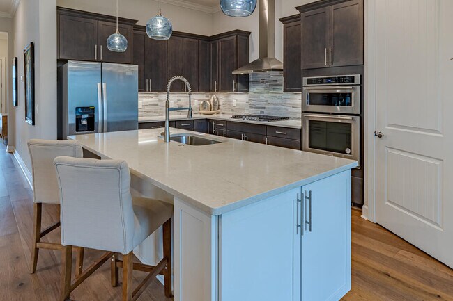 Building Photo - 559 SE Villandry Way