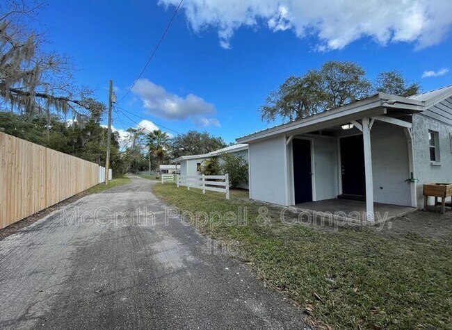 Building Photo - 1408 E Spencer St