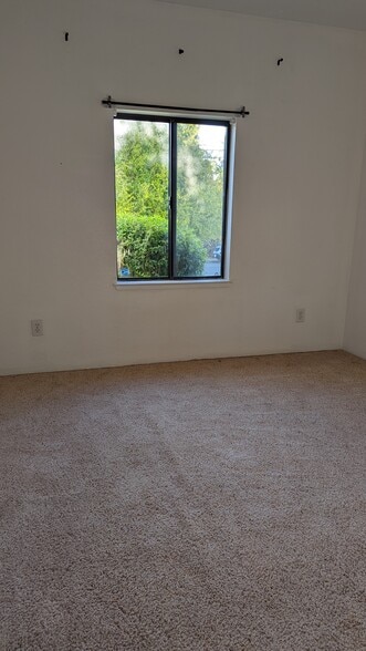 Bedroom - 2214 Waldon St