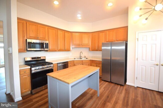Building Photo - 24600 Siltstone Square