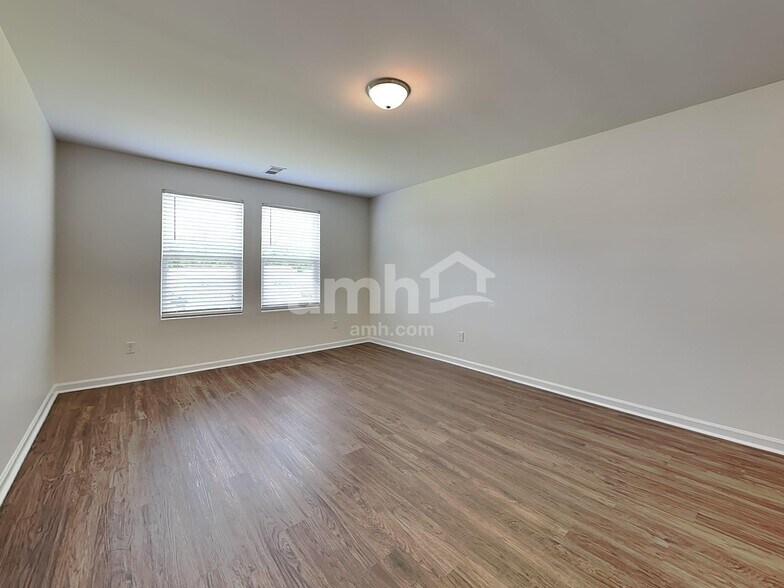 Building Photo - 122 Orion Way