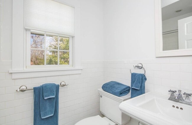 Building Photo - 57 Osborne Ln