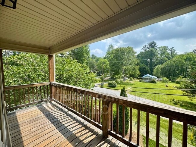 Building Photo - 252 Wash Creek Dr