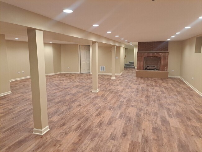 Building Photo - 2045 Farrell Ave