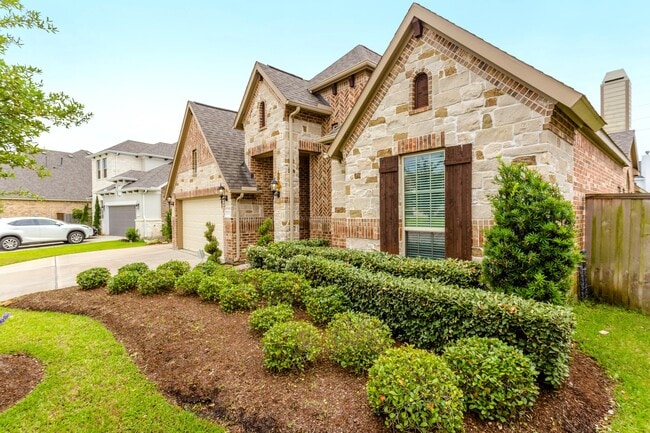 Building Photo - 6122 Garden Lakes Ln