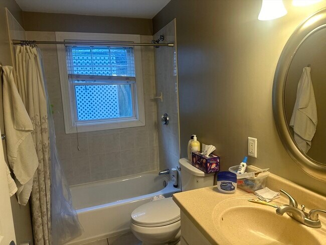 Building Photo - 137 Calumet St