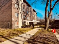 Building Photo - 950 E 86th St