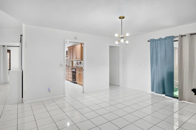 Building Photo - 7690 Solimar Cir